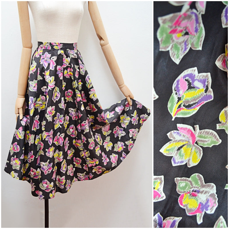 1940s Black taffeta skirt with purple yellow flower print - Medium