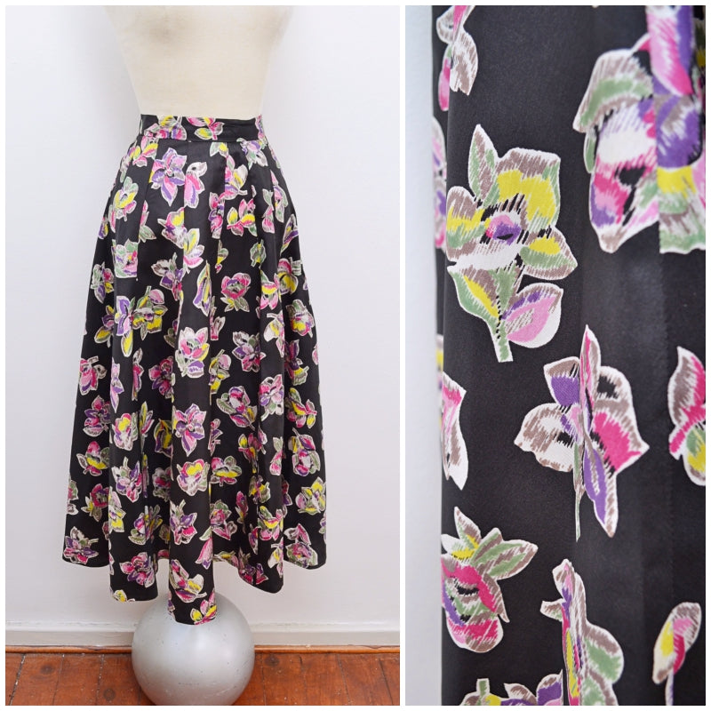 1940s Black taffeta skirt with purple yellow flower print - Medium