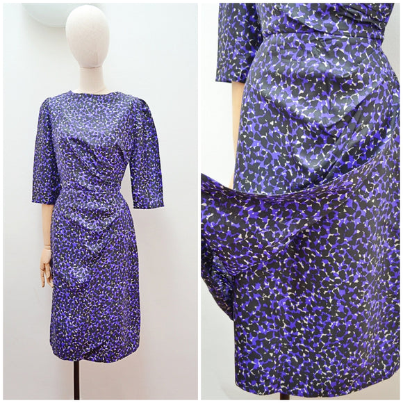 1950s Purple silk printed fitted dress with cascade skirt - Small