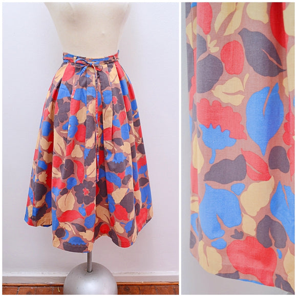 1970s Printed cotton pleated St Michael skirt with tie belt
