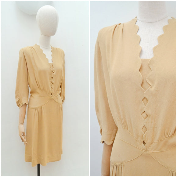 1940s Pale mustard yellow scalloped rayon dress - Medium Large