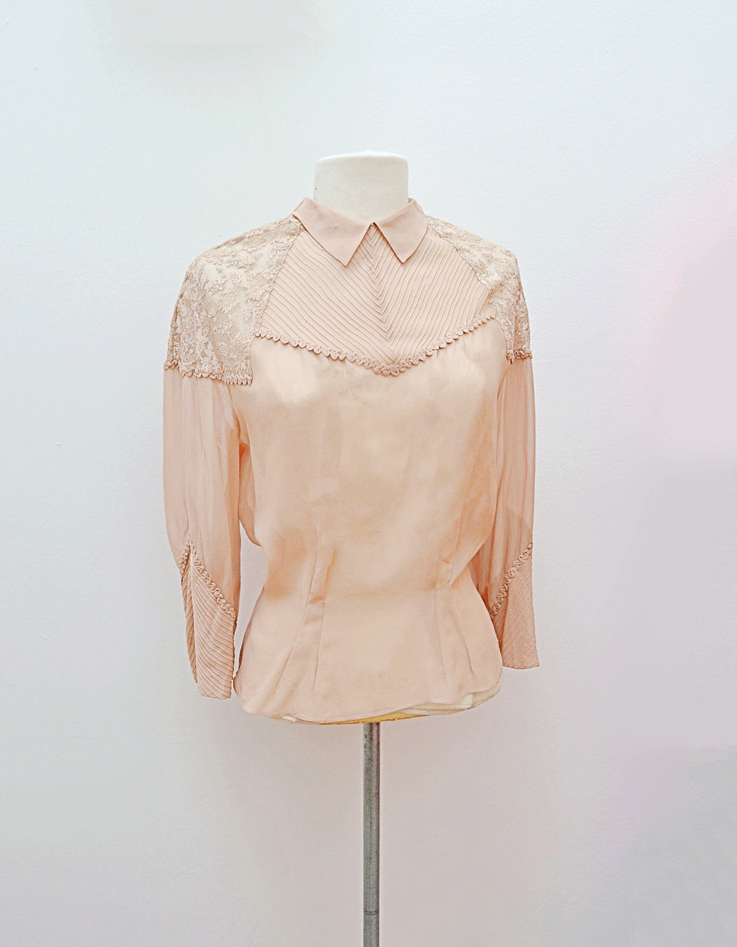 1930s Beige sheer silk & lace pin tuck chevron blouse – Vera Mode