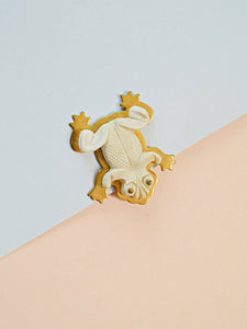 1930s White moulded celluloid frog dress clip