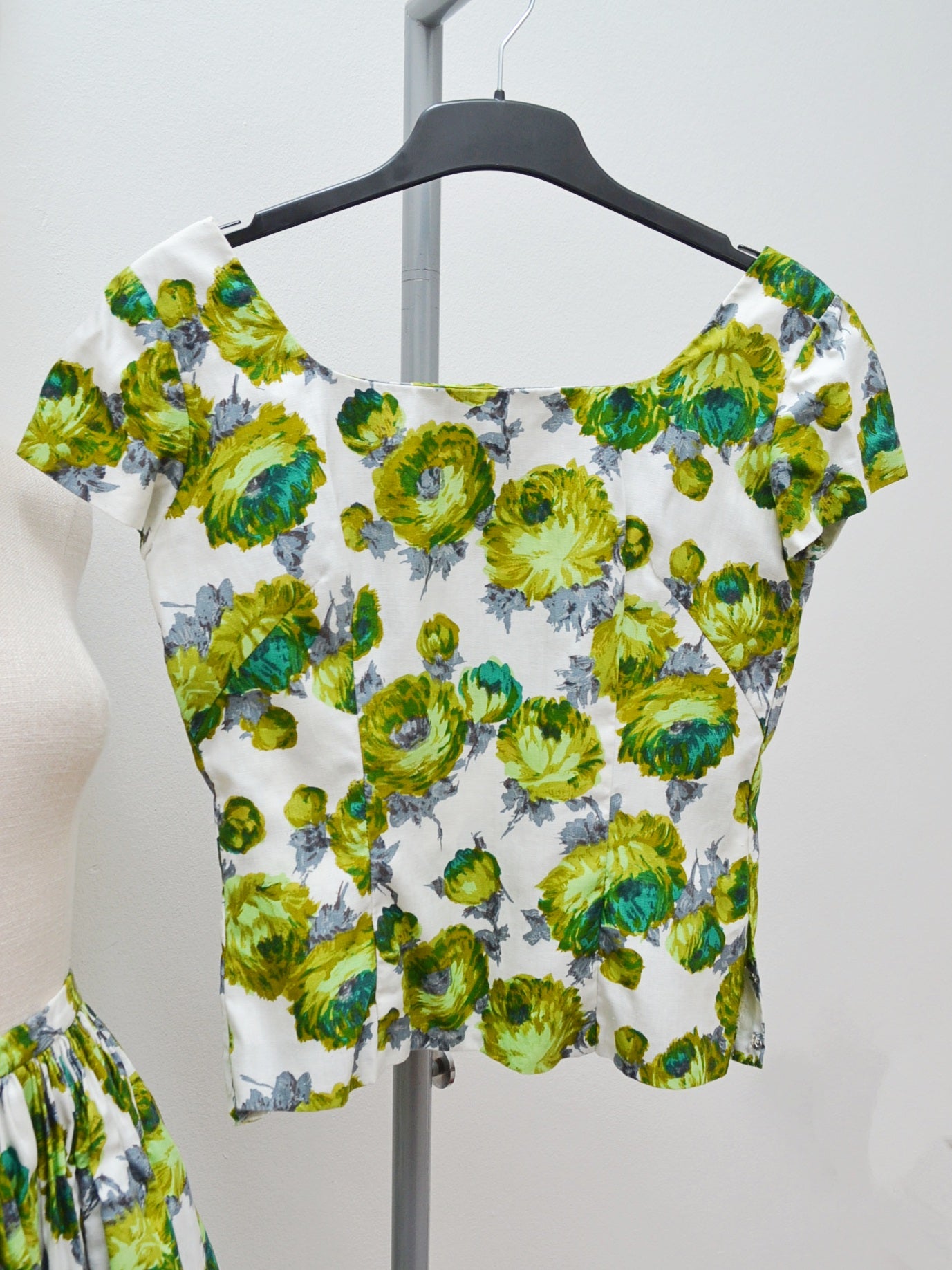 1950s Green rose print cotton blouse & full skirt set - Extra 