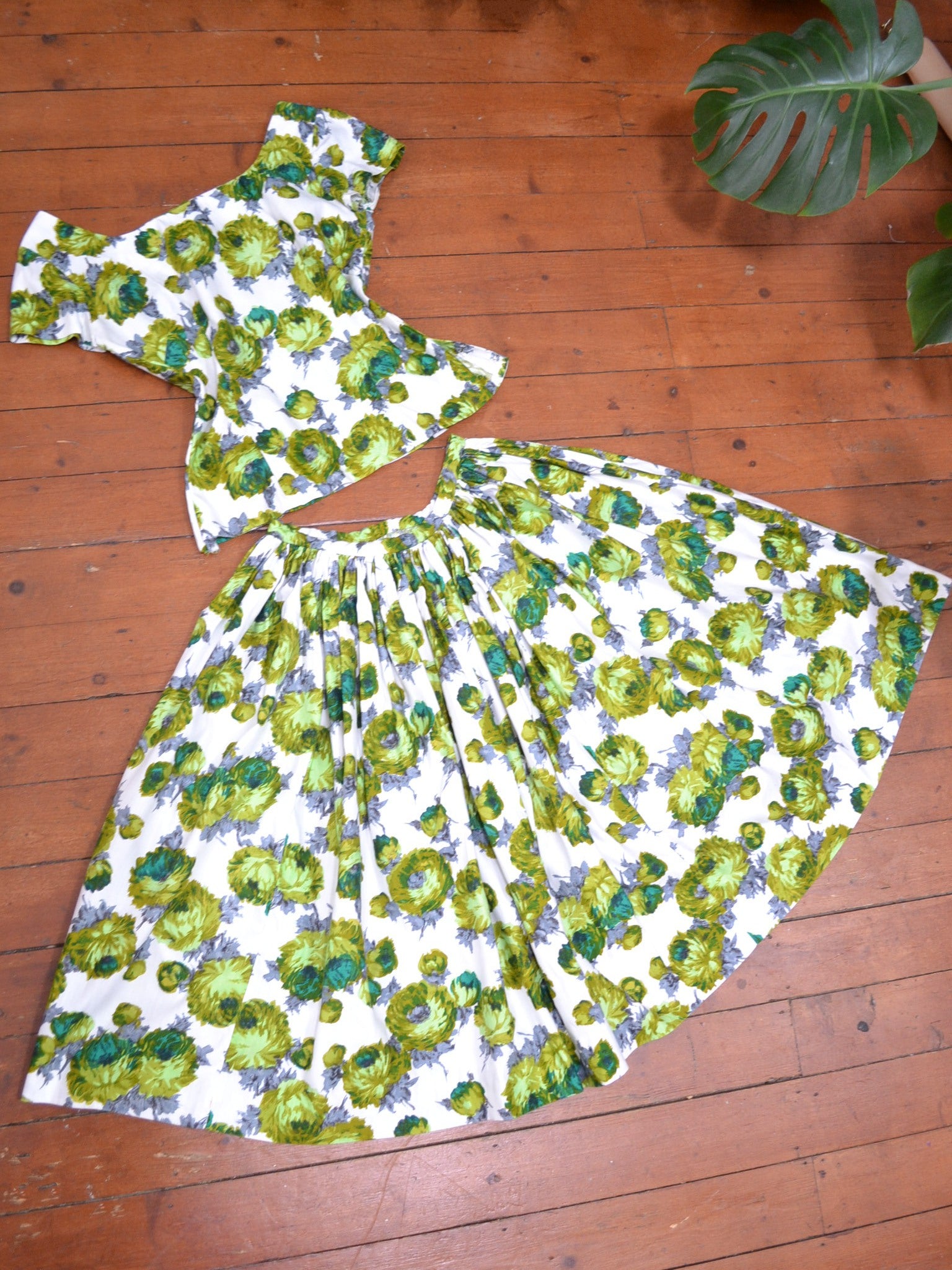 1950s Green rose print cotton blouse & full skirt set - Extra 