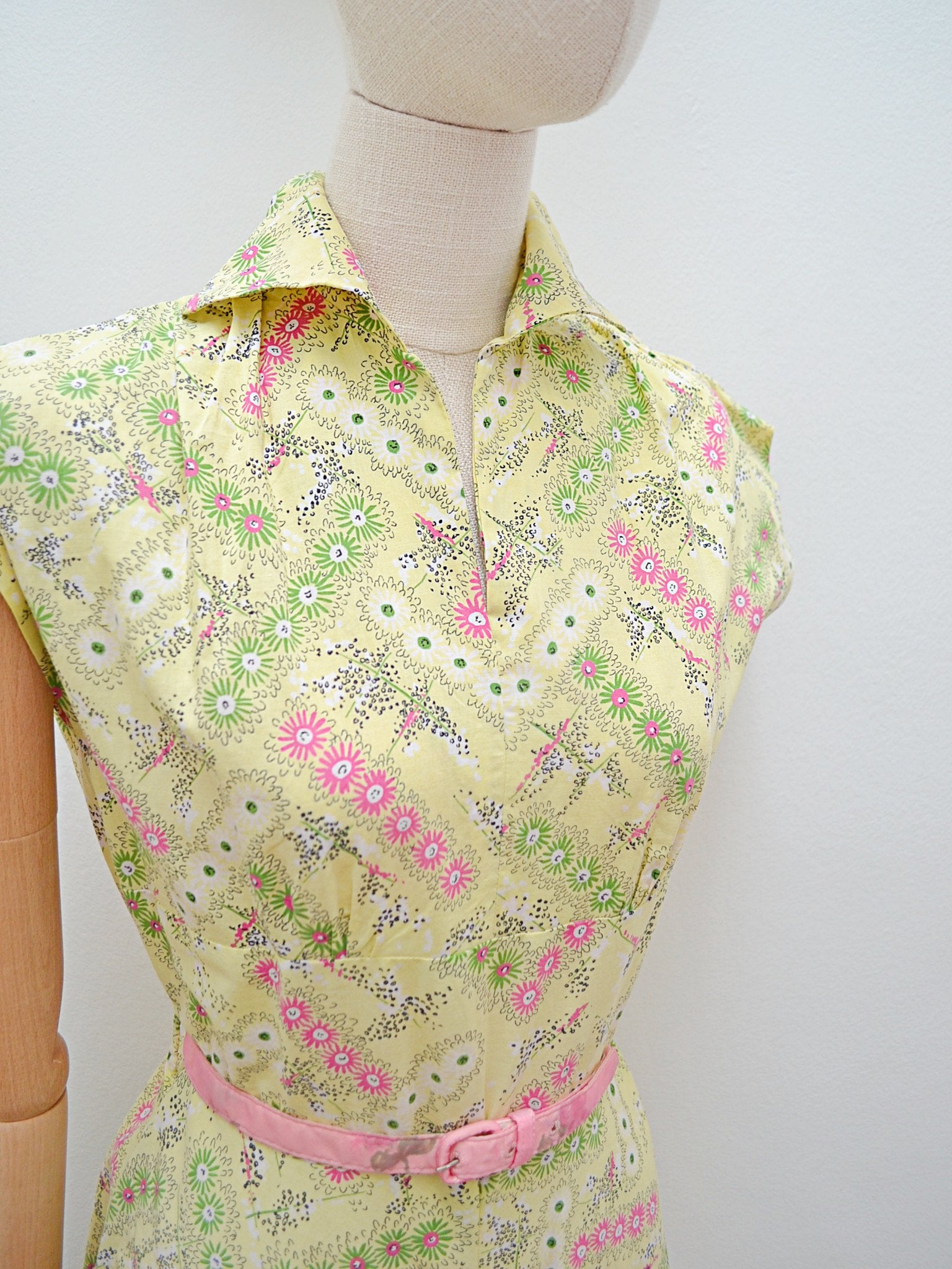 1940s 50s Pastel green & pink atomic daisy print cotton dress