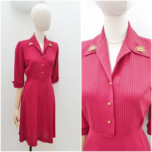 1940s Burgundy crepe pintuck bodice dress with brass detail - Small